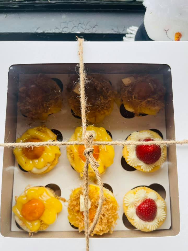 Combo 9 Cupcakes Fruits & Salted Egg - Bông Lan Trứng Muối & Trái Cây hộp 9 cái