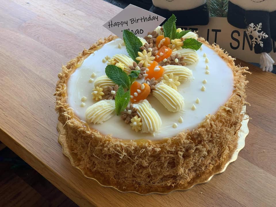Birthday Salted Egg Sponge Cake - Bông Lan Trứng Muối Sinh Nhật hình tròn